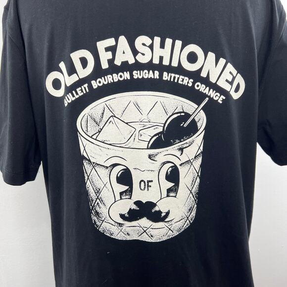 THE DUDES Bear Essentials Black Old Fashioned Drink Crewneck Casual T-Shirt Sz M - Picture 2 of 7